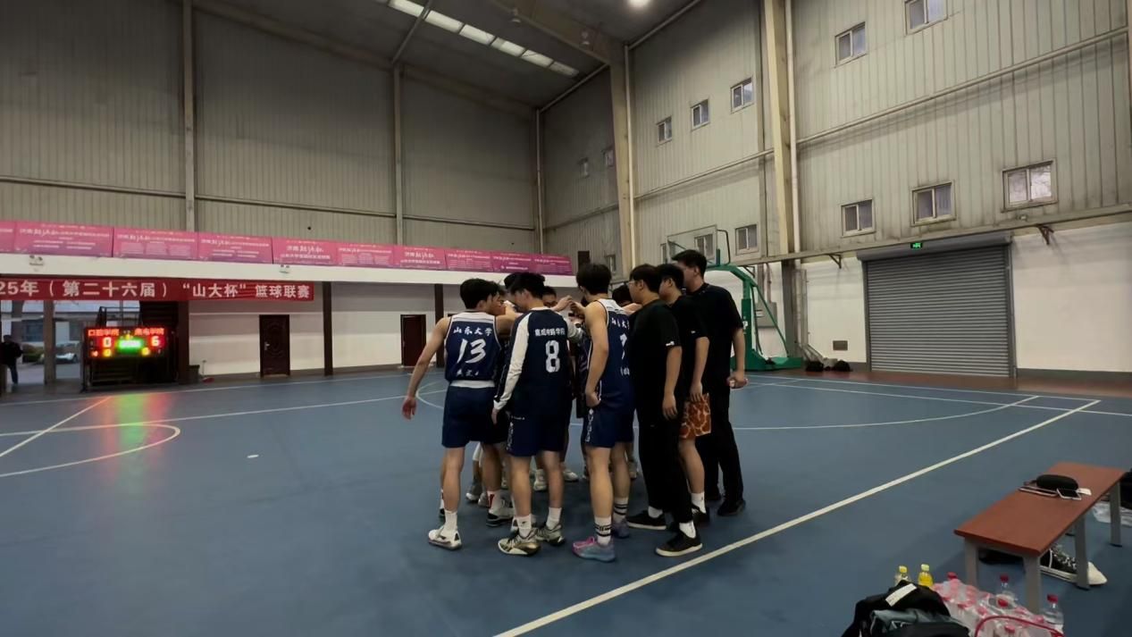 集成电路学院篮球队赛场围合